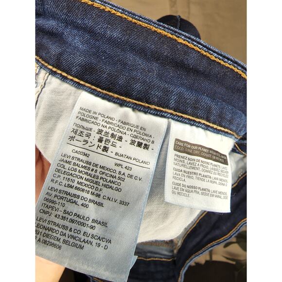Levi's 711 Slim Jeans in Dark Blue - Picture 3 of 6